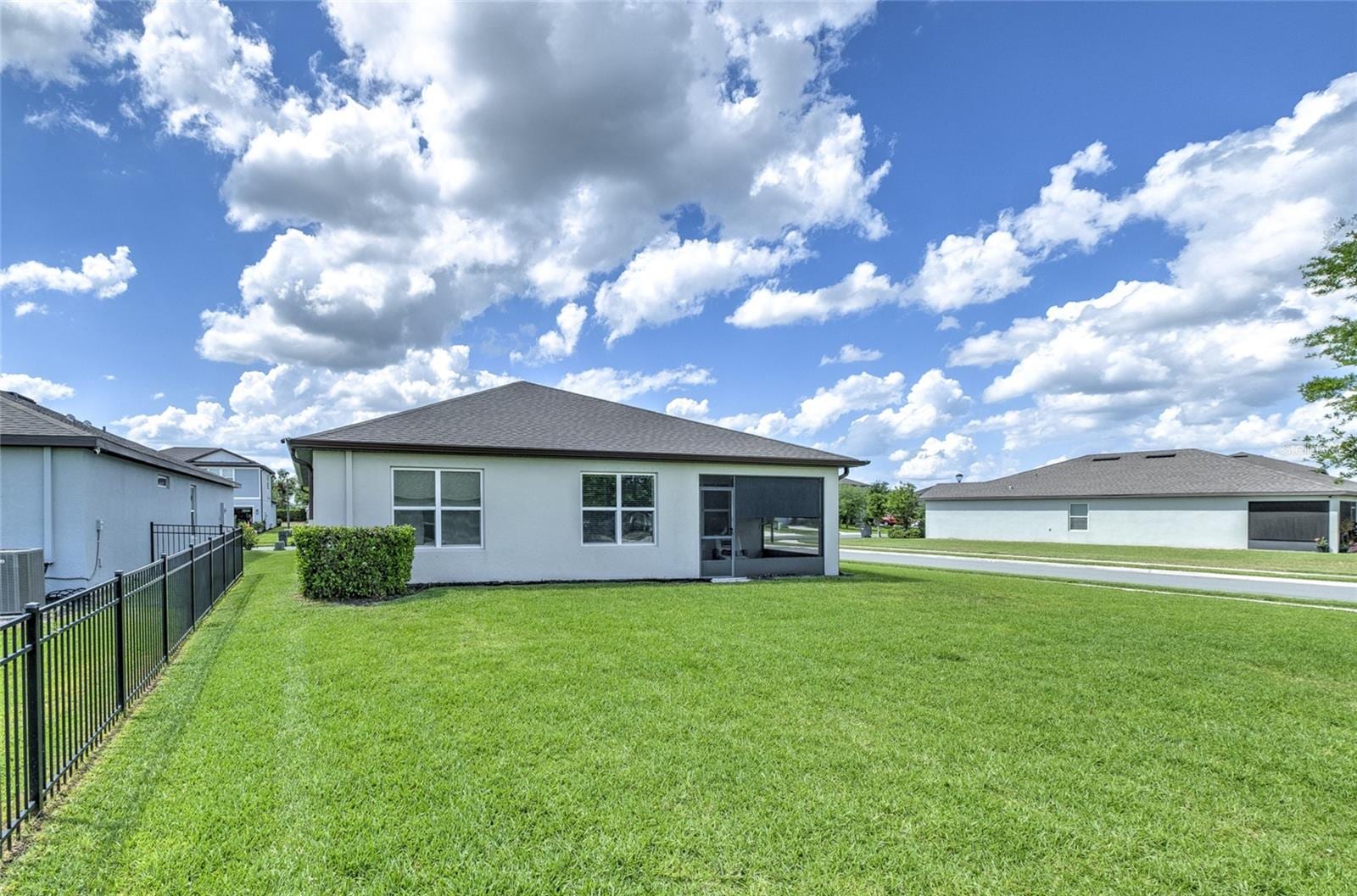 9328 Royal River Cir photo 5