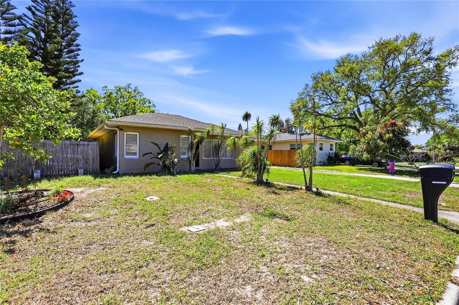1505 Laura St photo 3