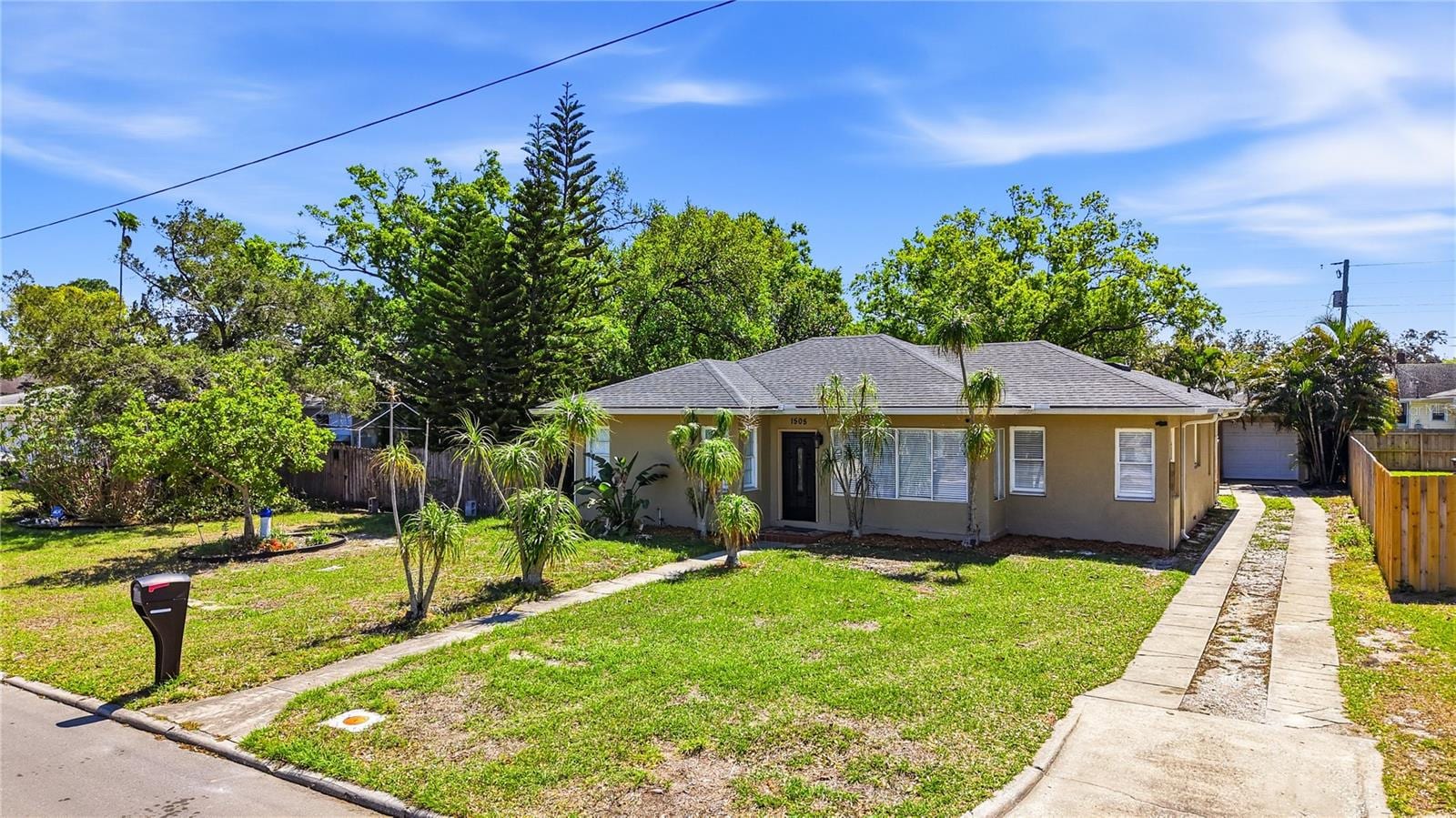 1505 Laura St photo 4