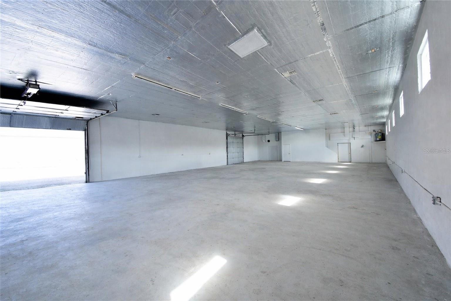 6010 Wall St photo 4