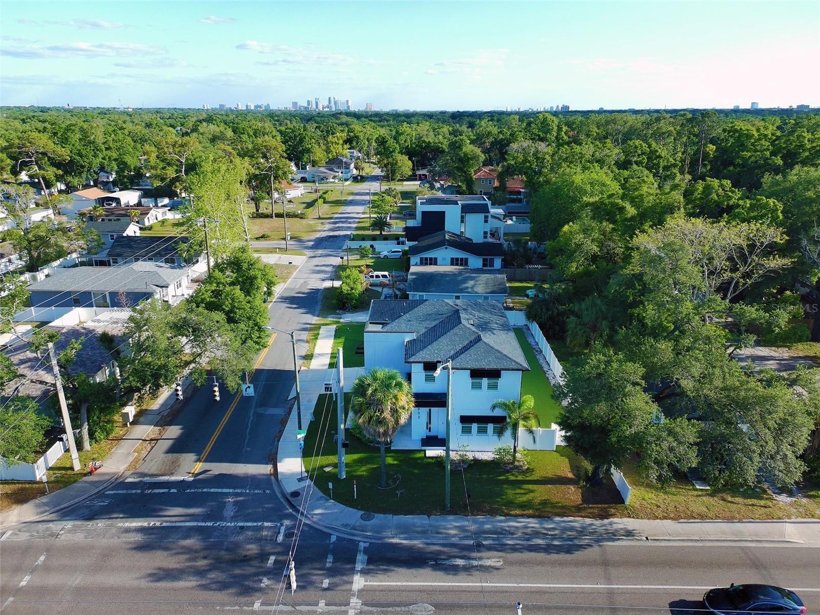 902 W Sligh Ave photo 5