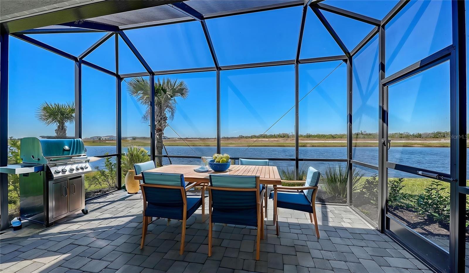 2118 Sylvester Palm Ln photo 2