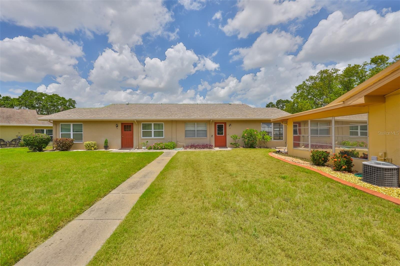 1904 Canterbury Ln #18 photo 2