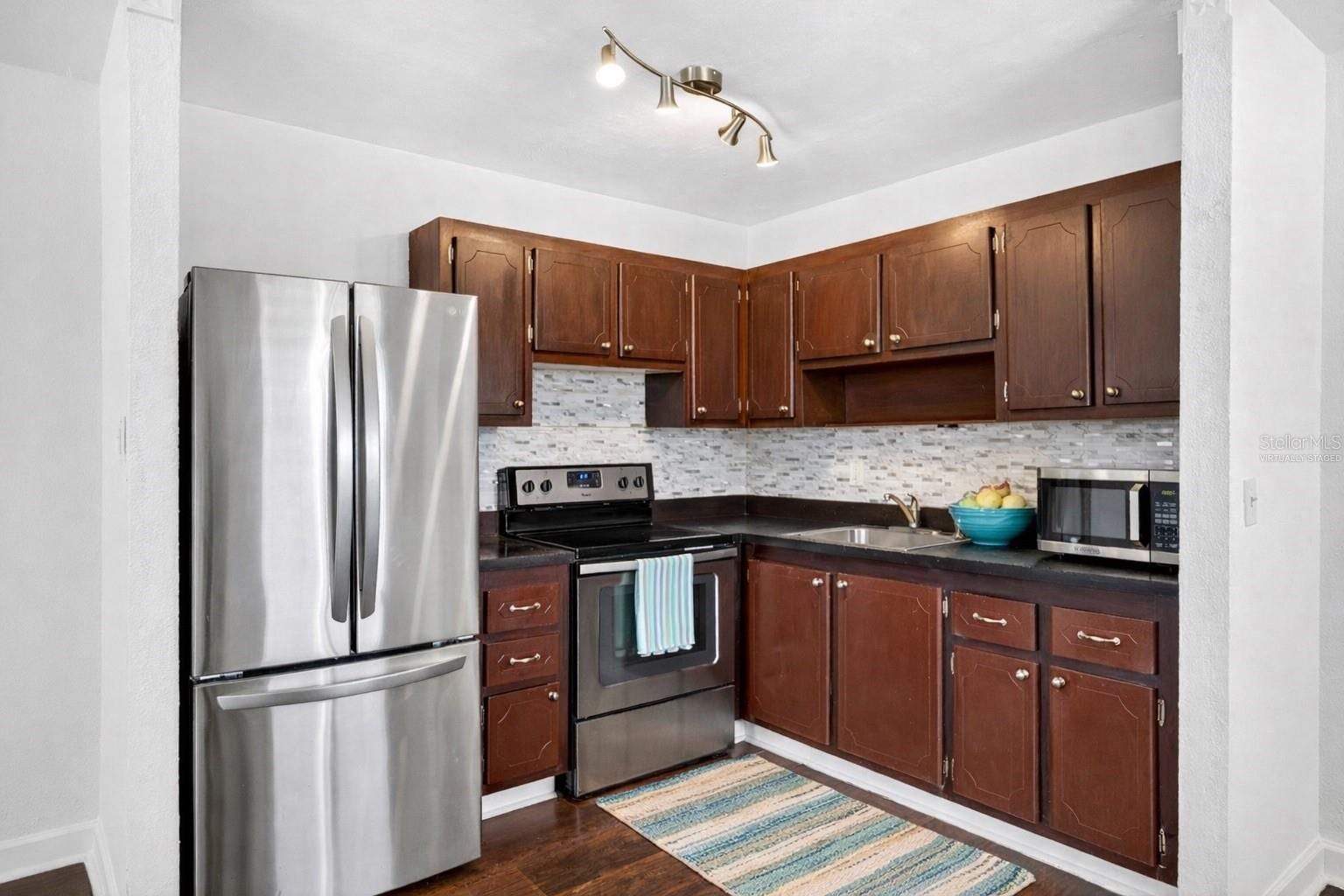1801 Bedford Ln #27 photo 3