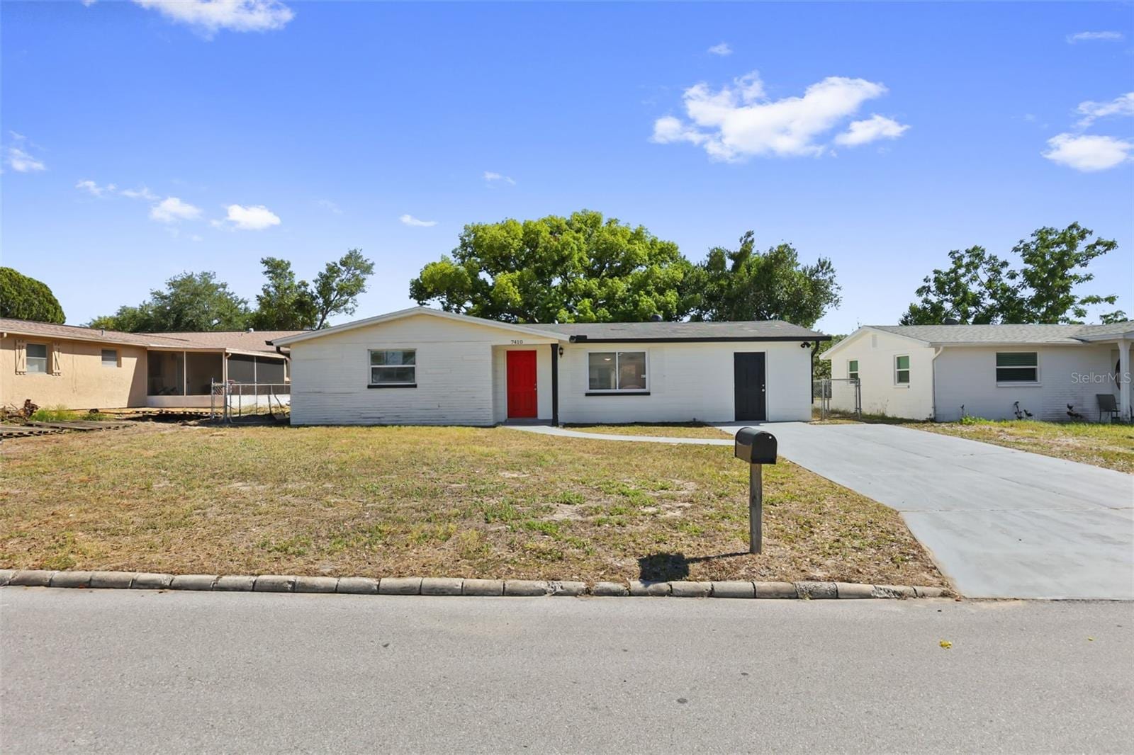 7410 Duke Dr photo 2