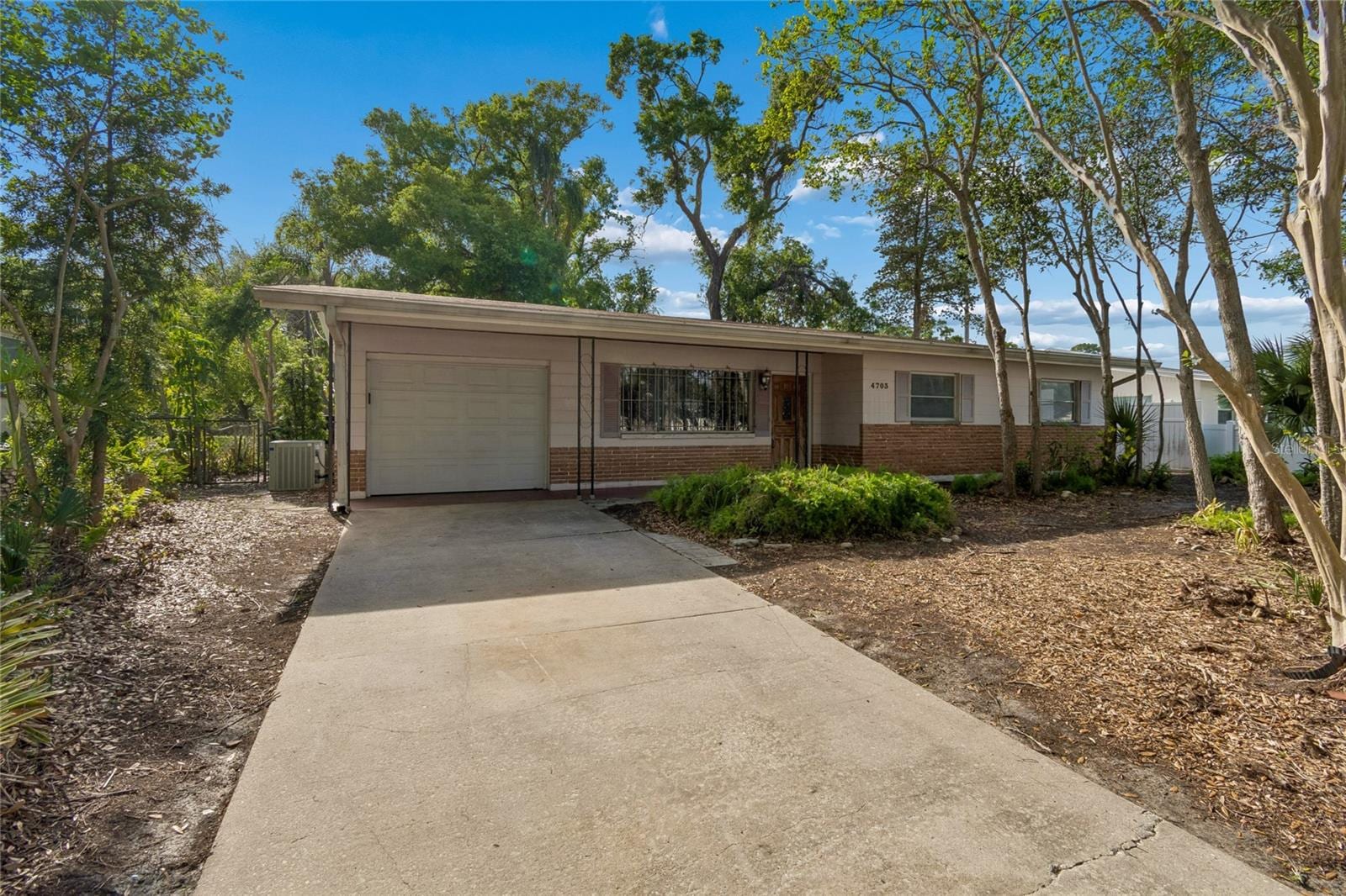 4703 S Renellie Dr photo 3