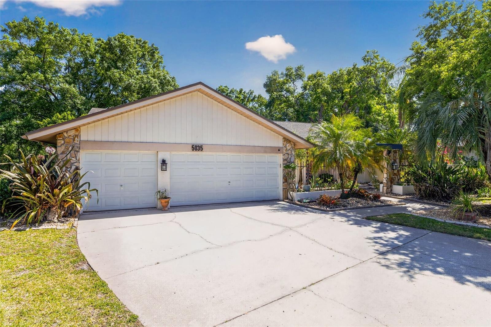 5035 Barrowe Dr photo 2