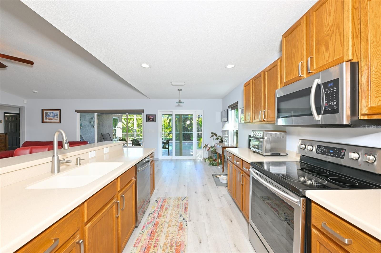 4061 Kingsfield Dr photo 3