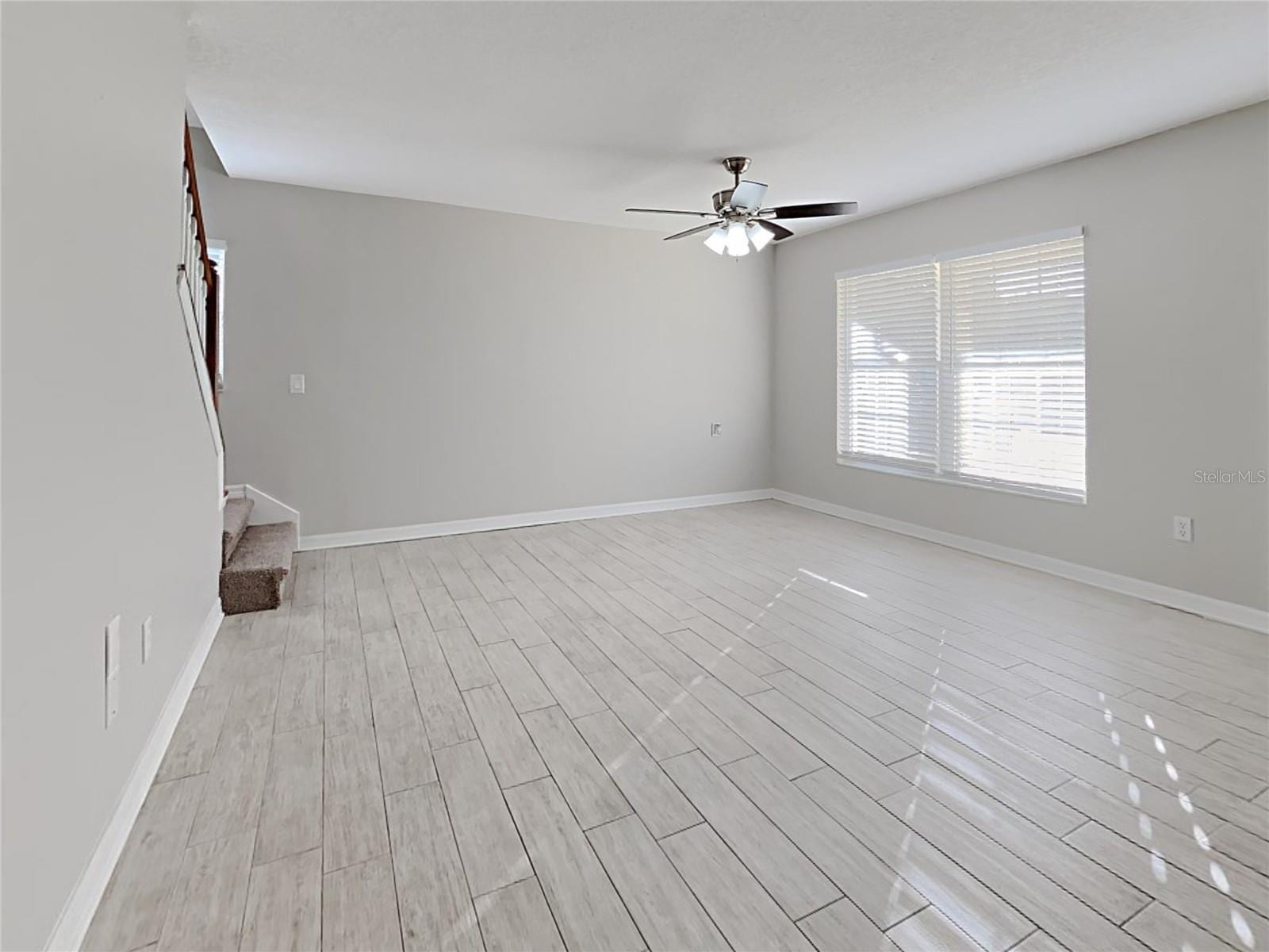 2473 Sagemont Dr photo 3