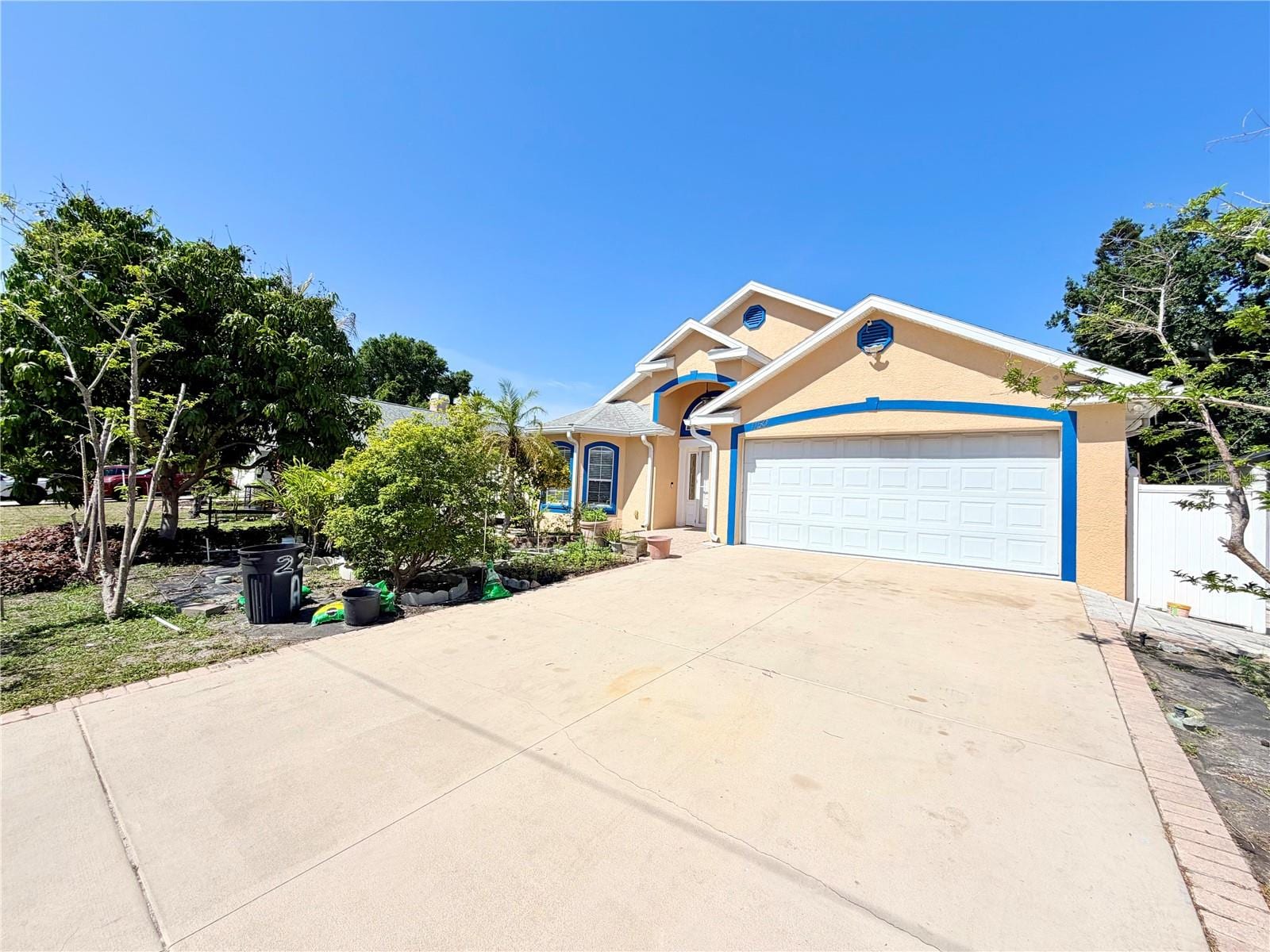 1150 Oakwood Dr photo 3