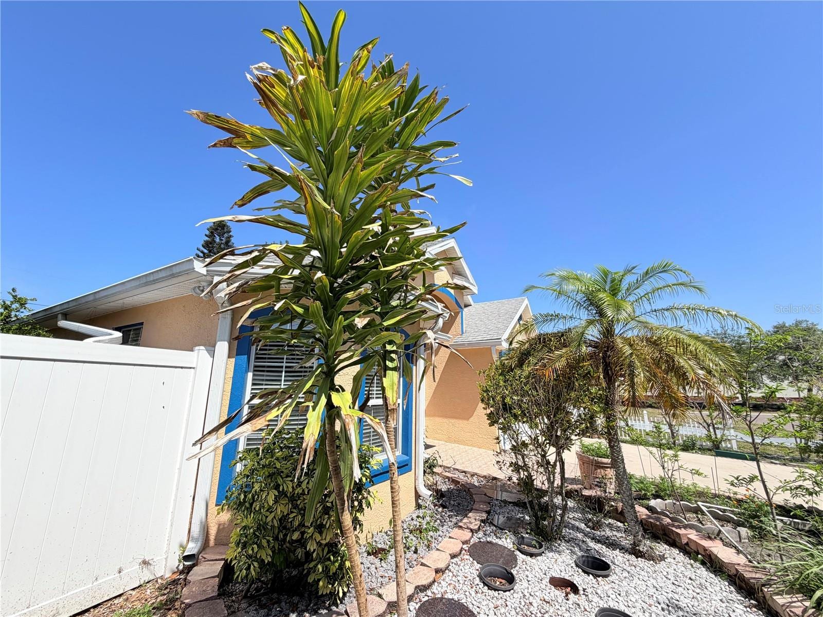 1150 Oakwood Dr photo 4
