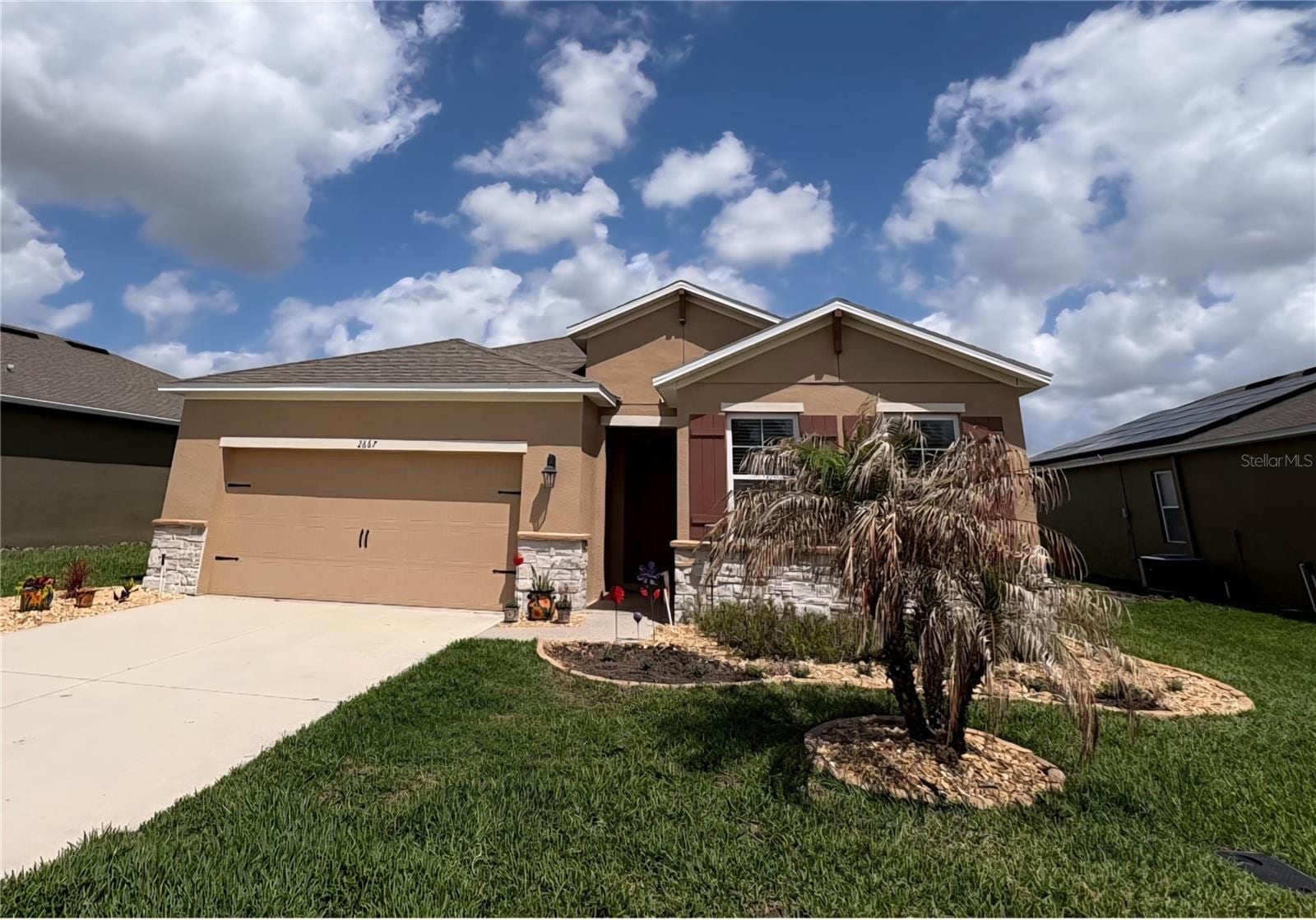 2667 Canyon Crest Dr photo 2