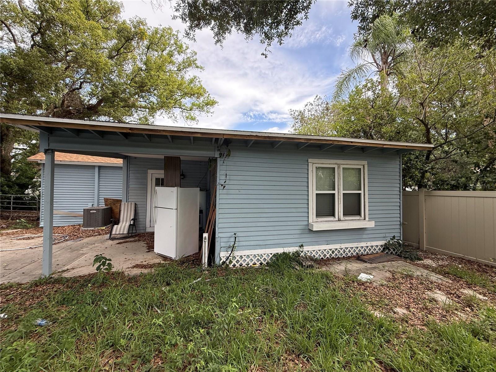 1311 E Sligh Ave photo 3