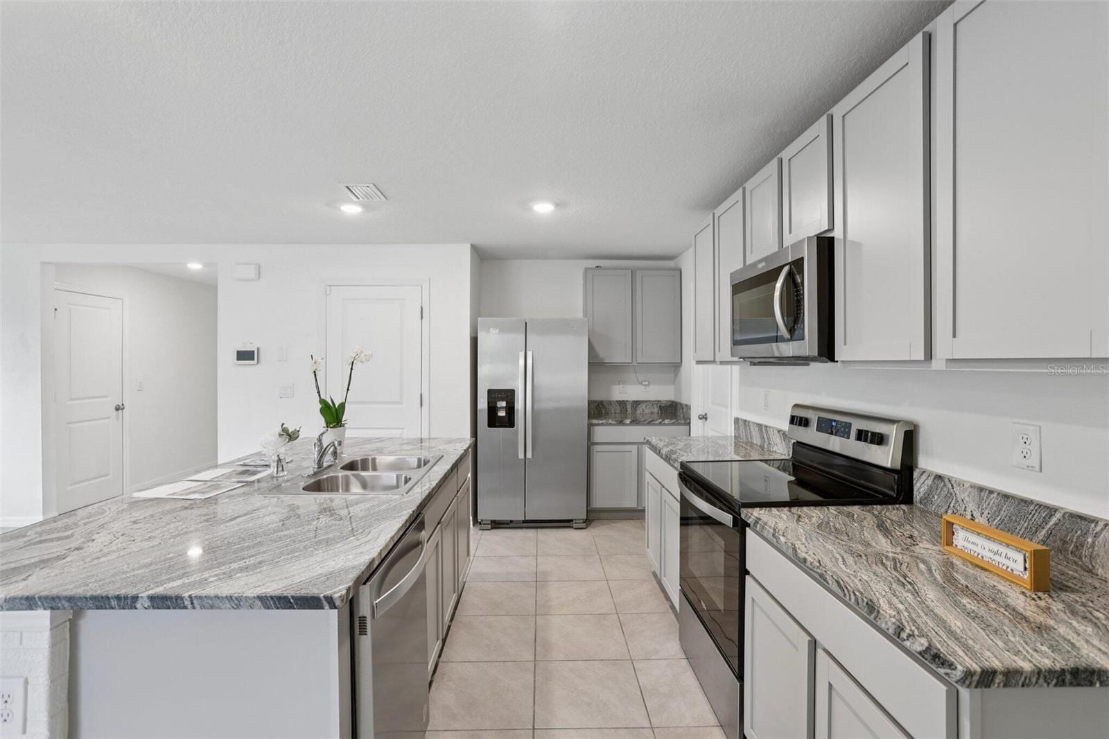 7530 Broad Pointe Dr photo 4