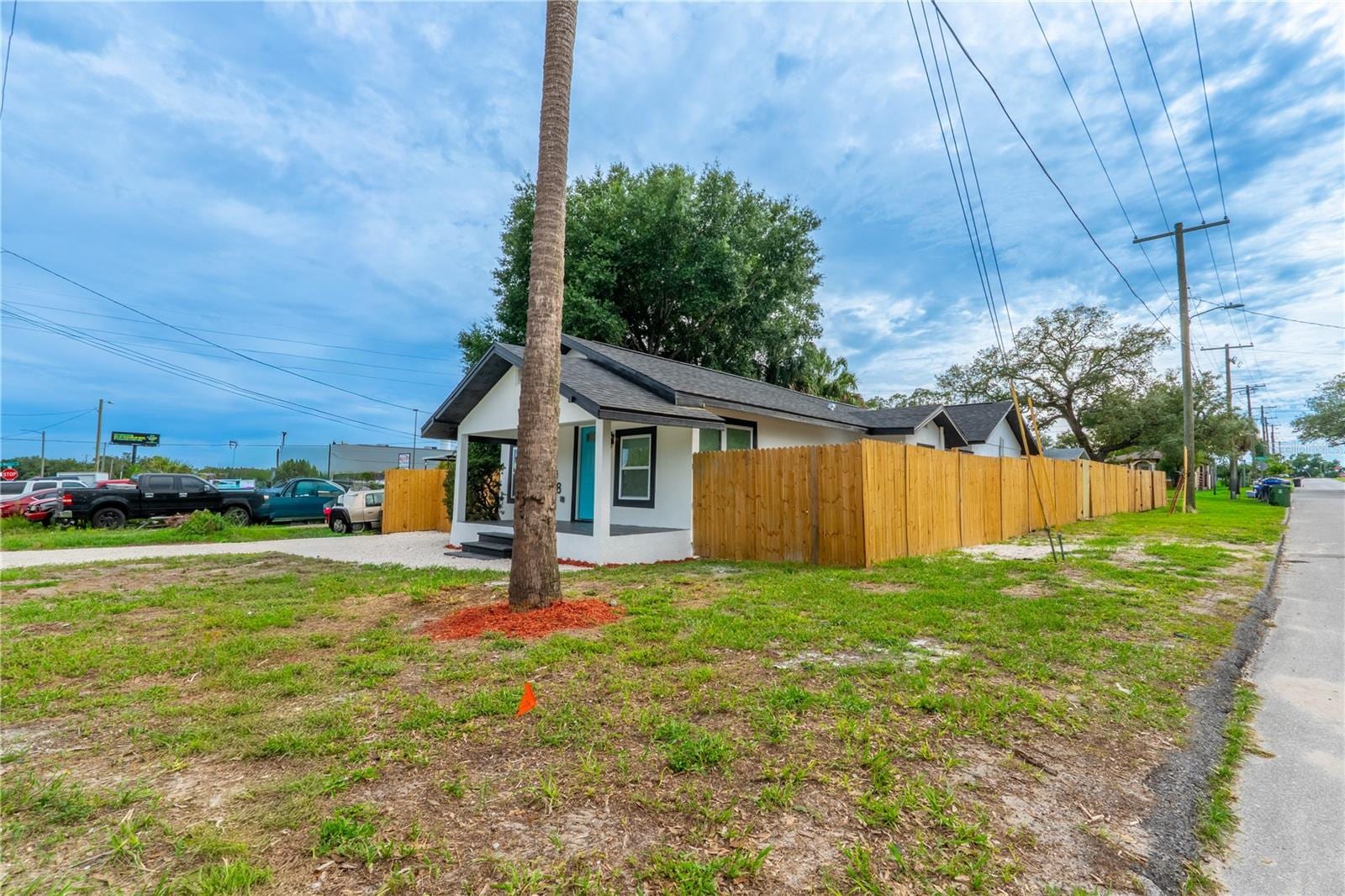 8408 N Seminole Ave photo 2