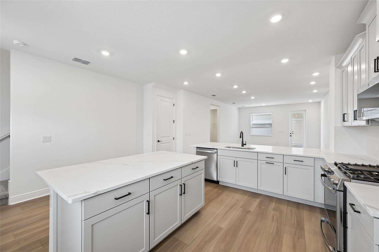 8229 Seaflower Pkwy photo 3