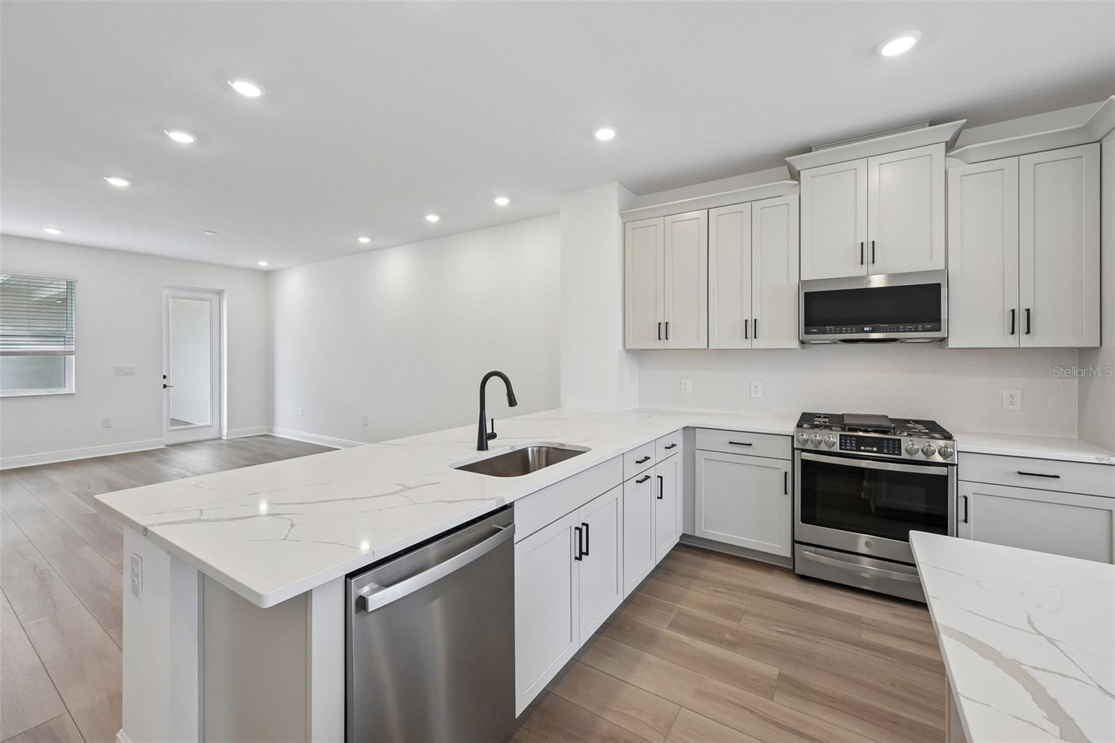 8229 Seaflower Pkwy photo 5
