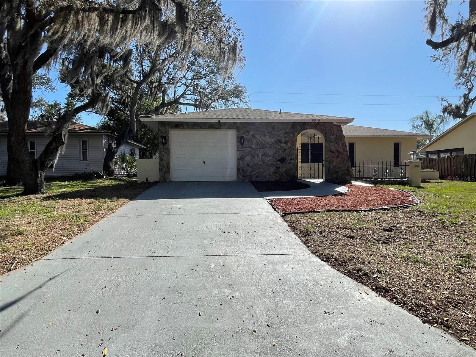 8910 Elm Leaf CT photo 2