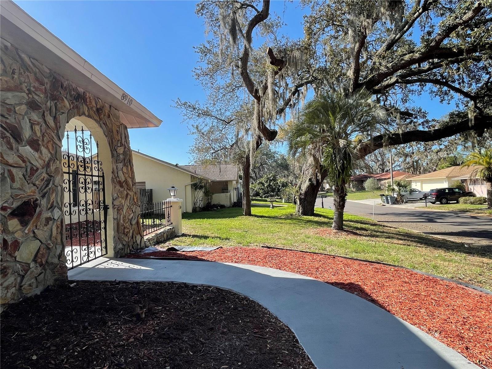 8910 Elm Leaf CT photo 3