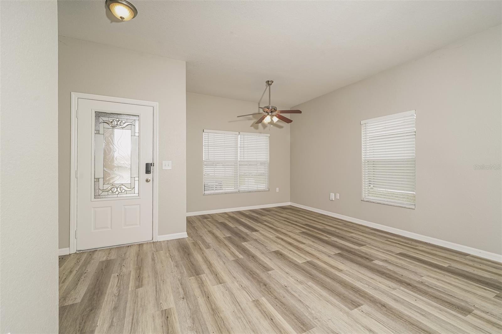 8870 Pebblebrooke Dr photo 4