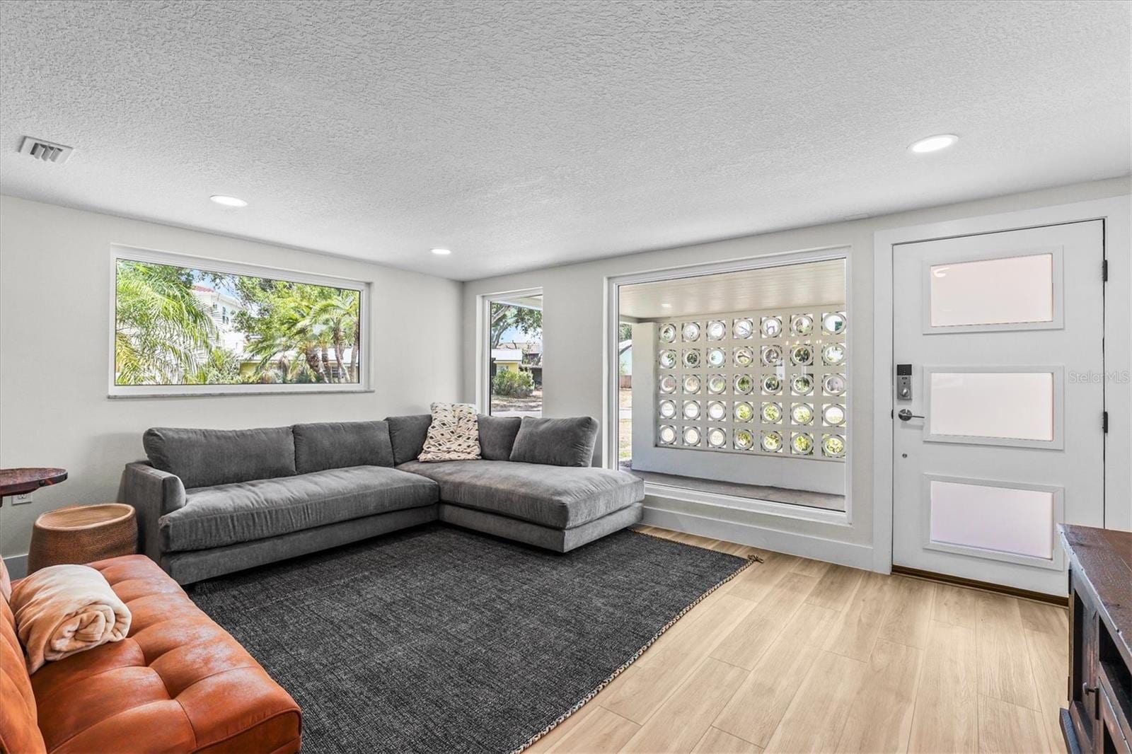 628 Ontario Ave photo 4