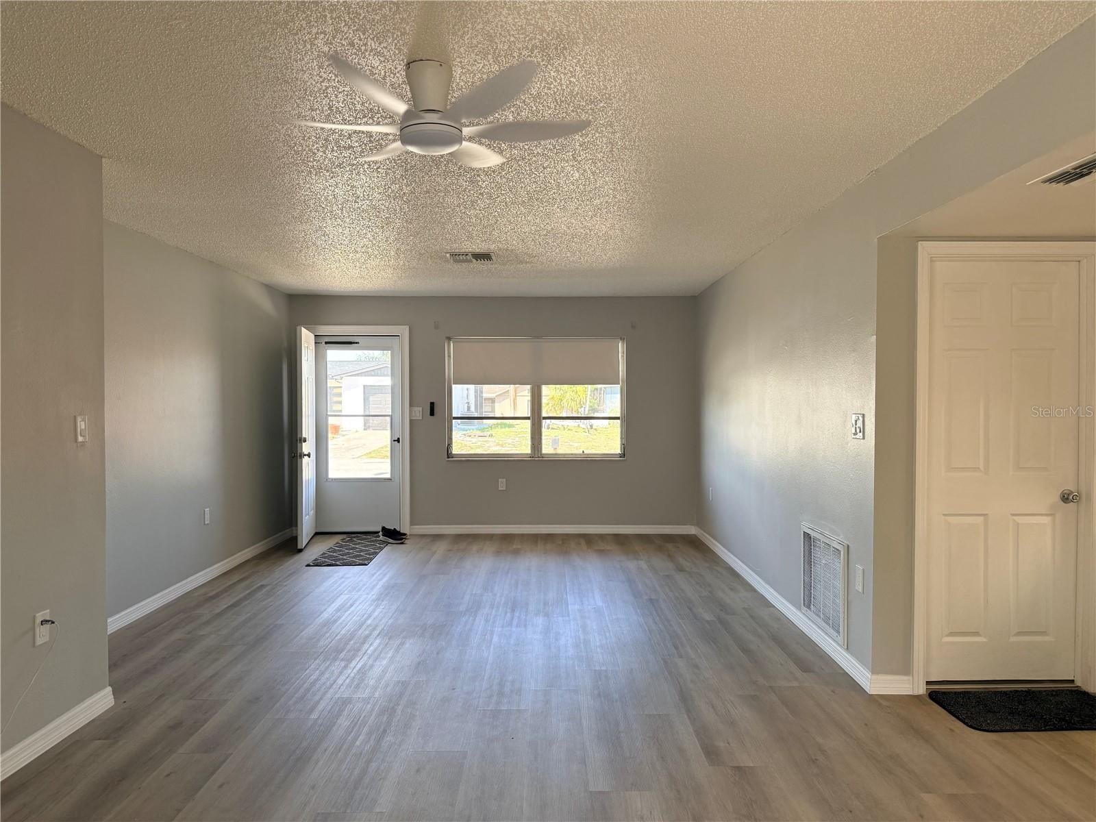 8437 Luray Dr photo 2