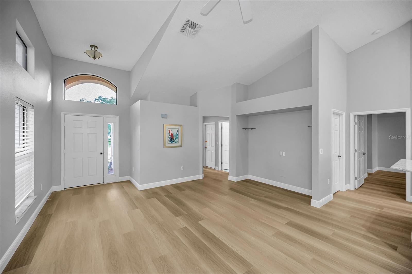 6240 Fairskies Dr photo 3