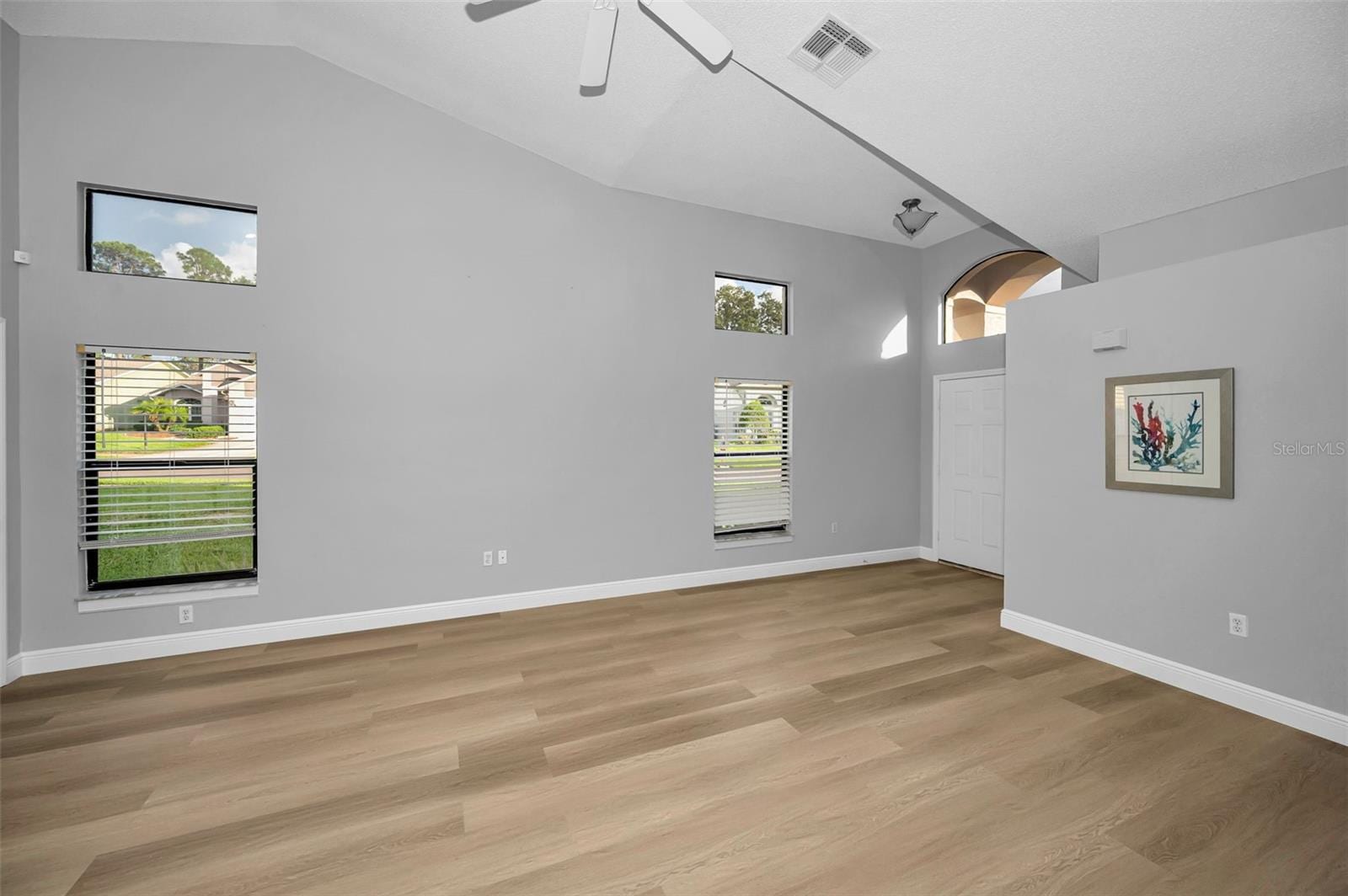 6240 Fairskies Dr photo 4