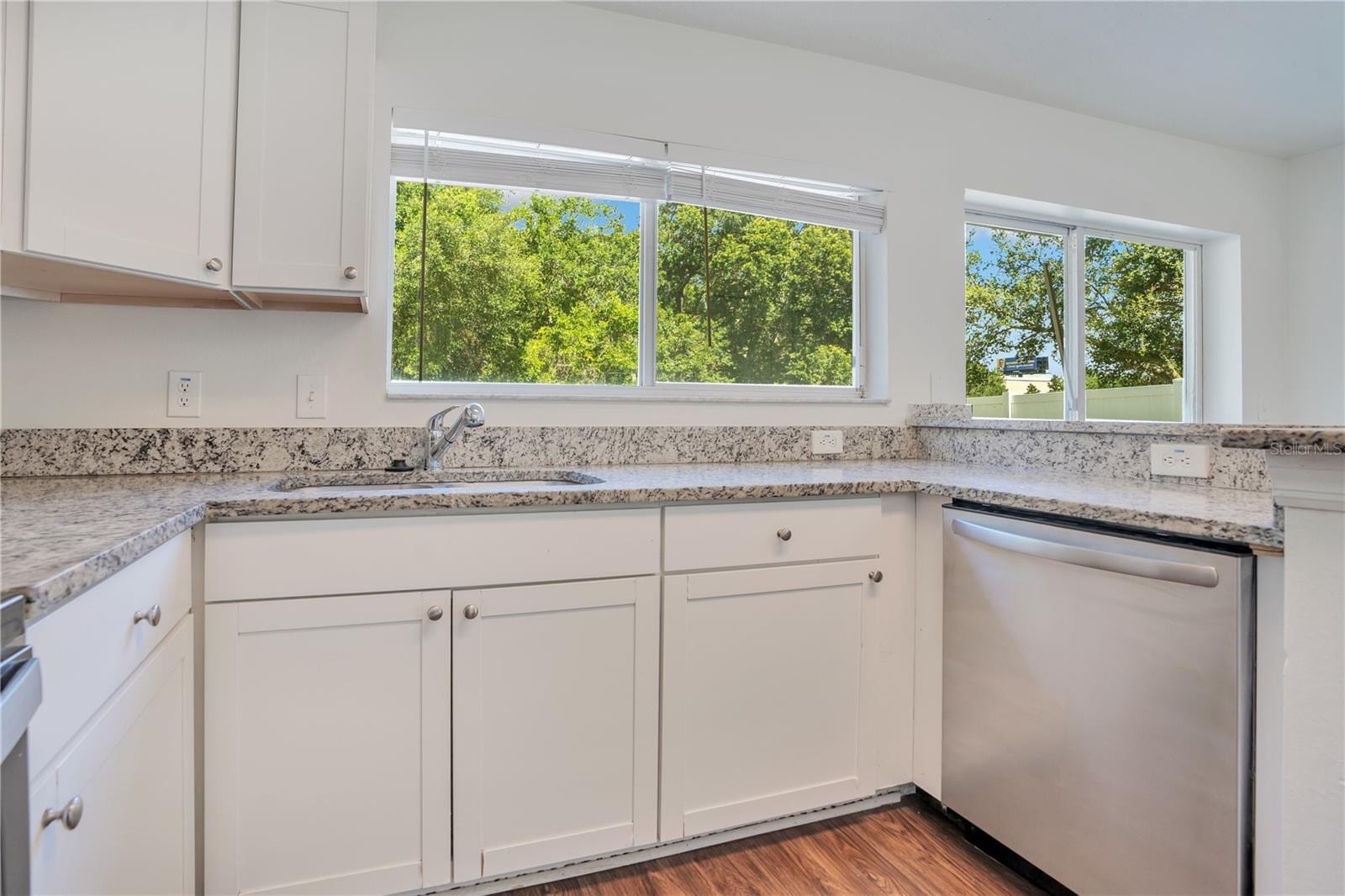 10225 Summerview Cir photo 4