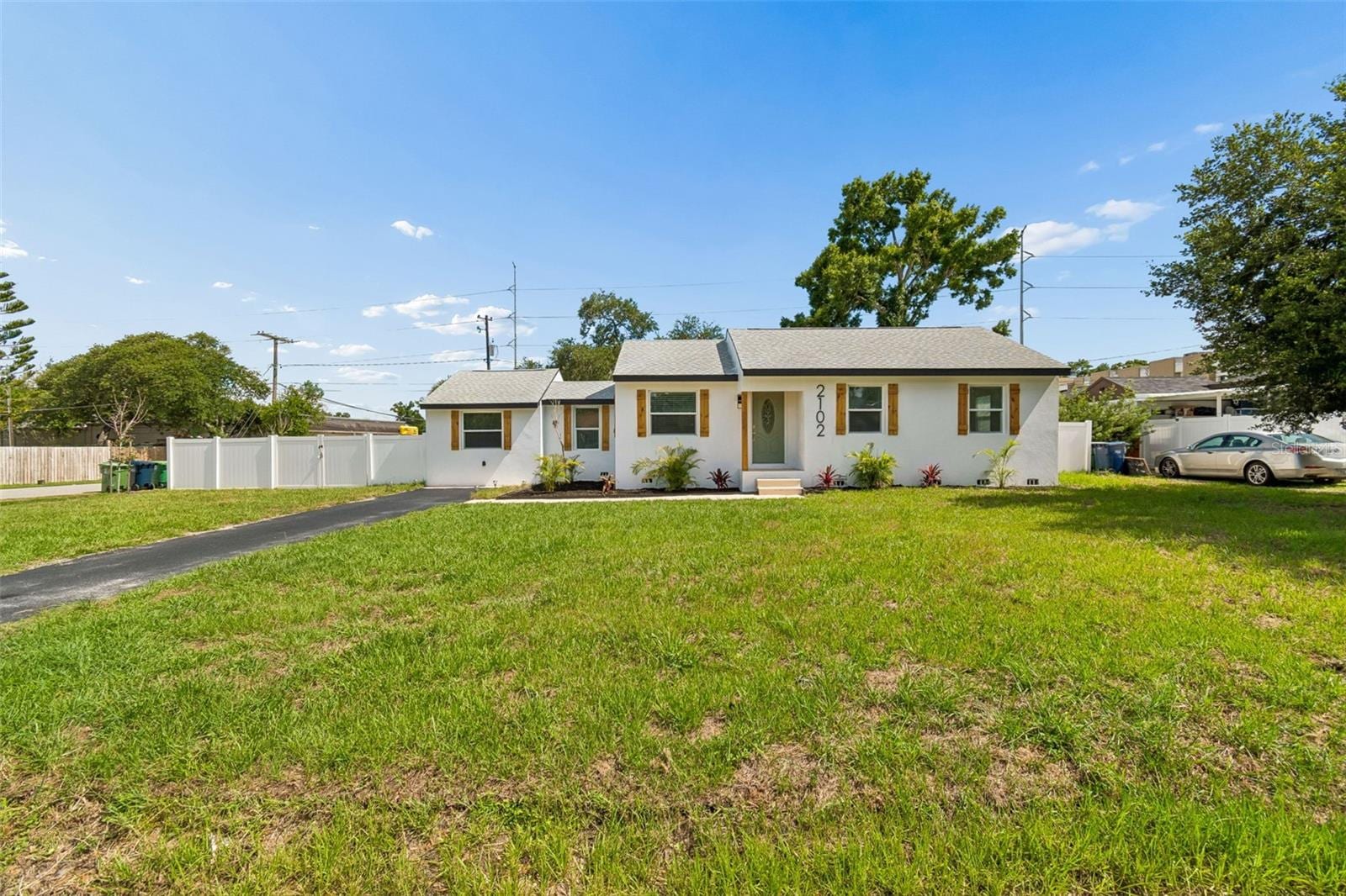 2102 W Ferris Ave photo 3