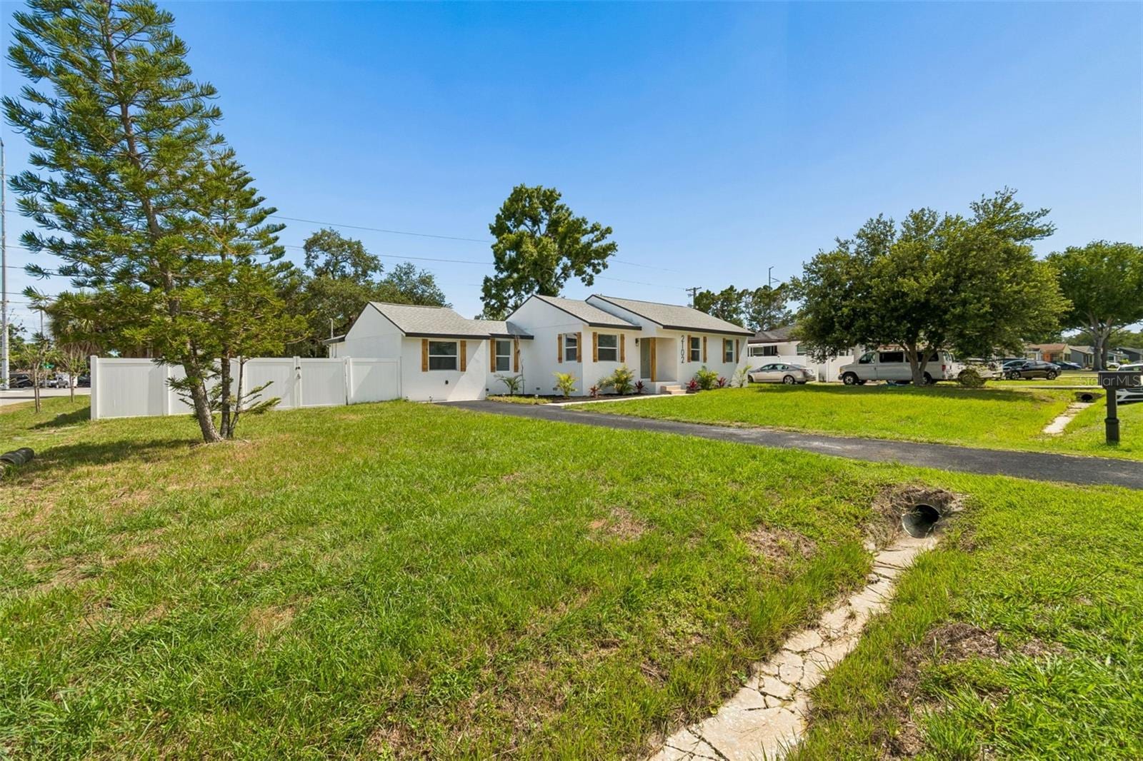 2102 W Ferris Ave photo 5