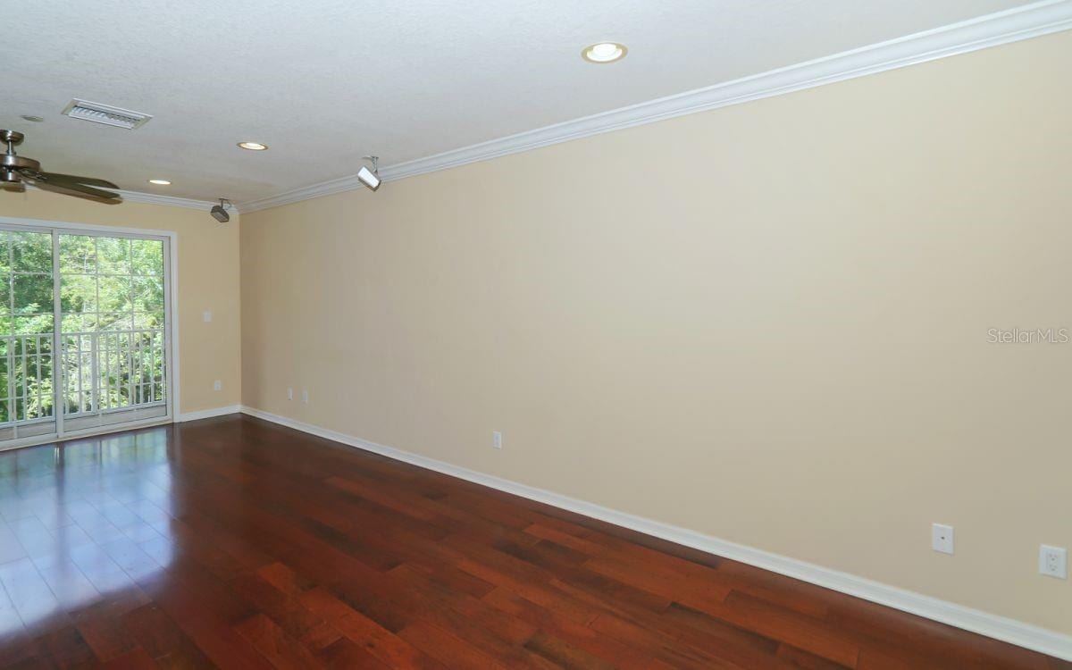 7339 Black Walnut Way photo 4
