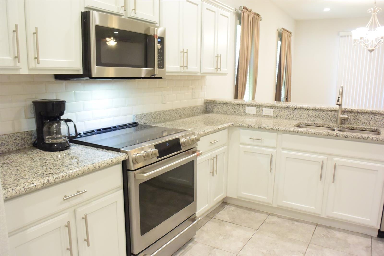1213 Grantham Dr photo 2