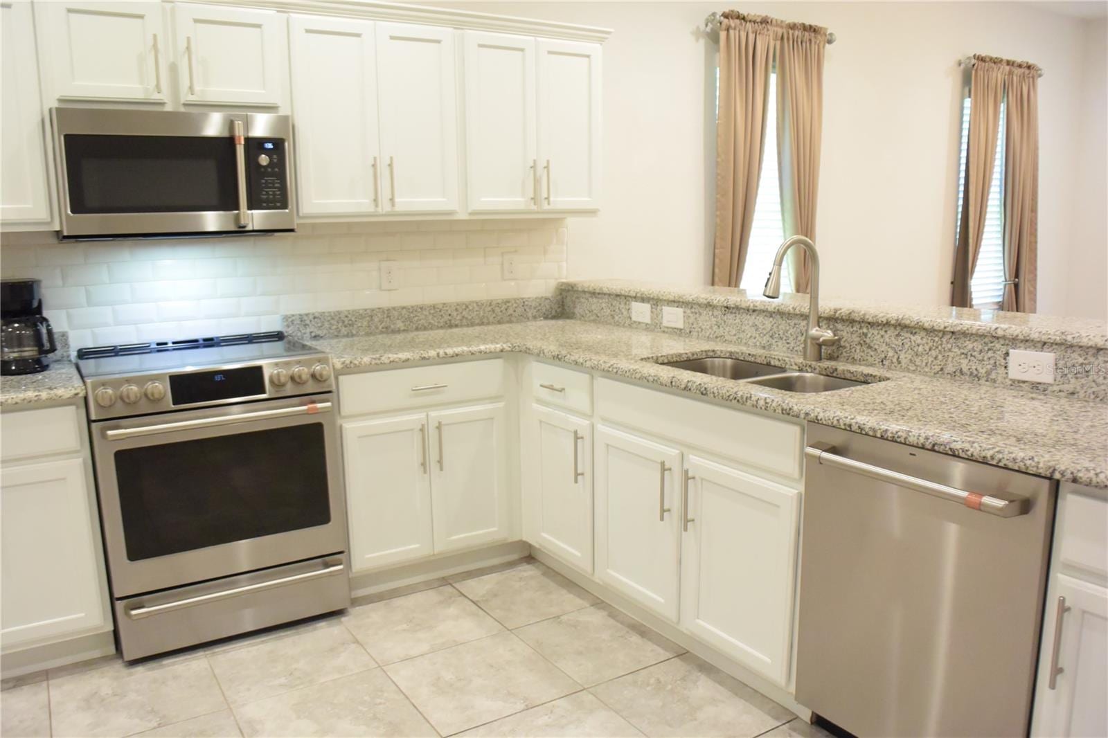 1213 Grantham Dr photo 3