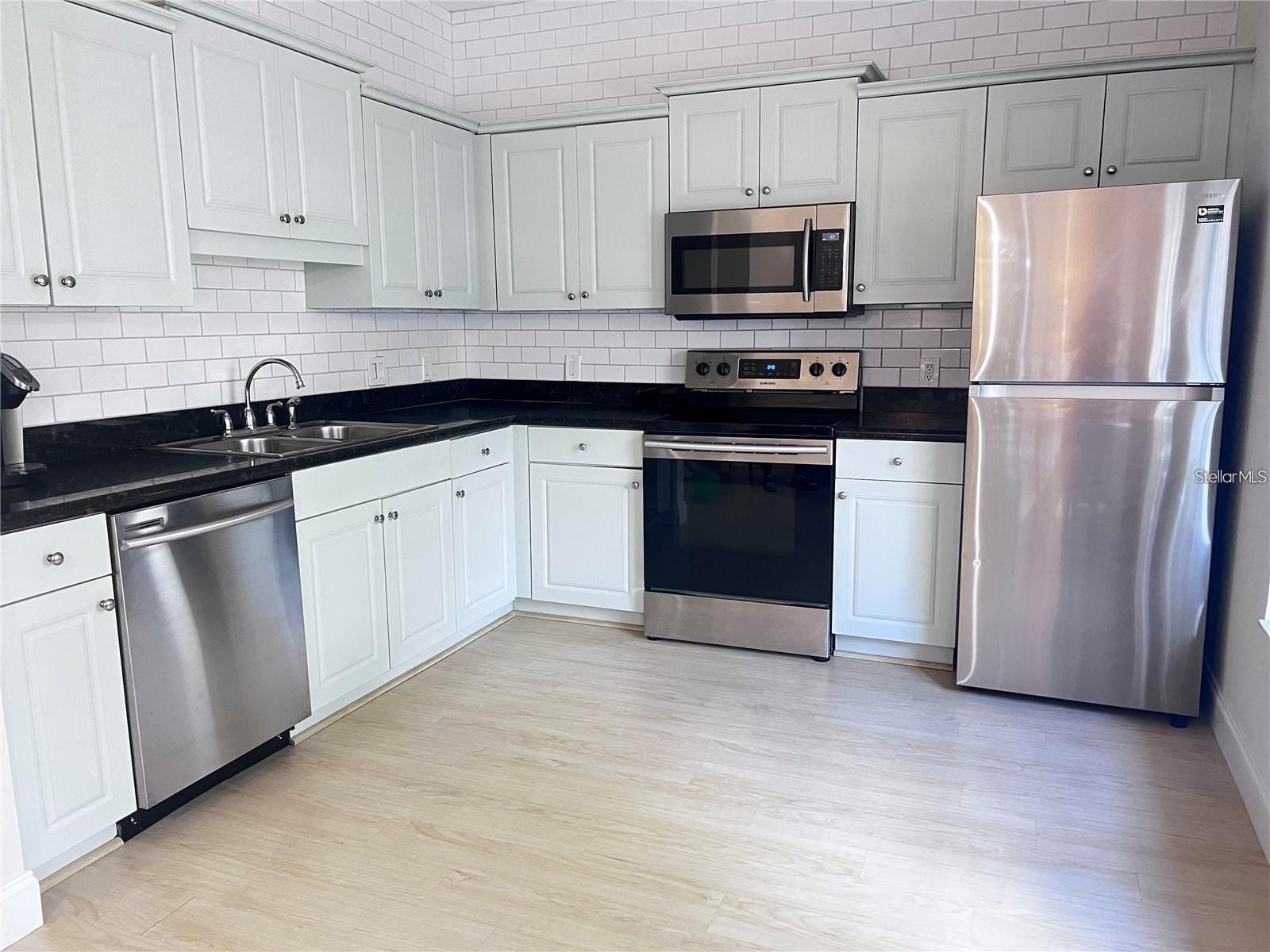 7658 Plantation Cir photo 4