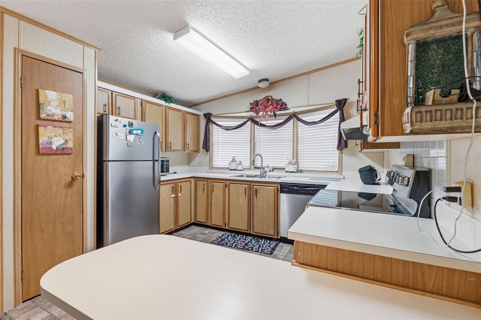 410 Dolphin Dr S photo 3
