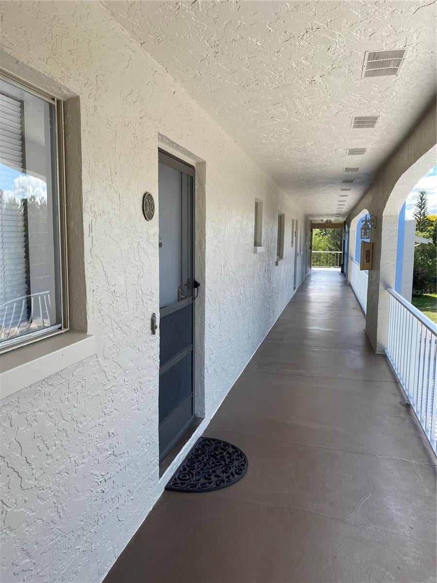 215 Valencia Blvd #303 photo 2