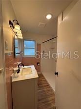 912 Lake Jessie Dr photo 3
