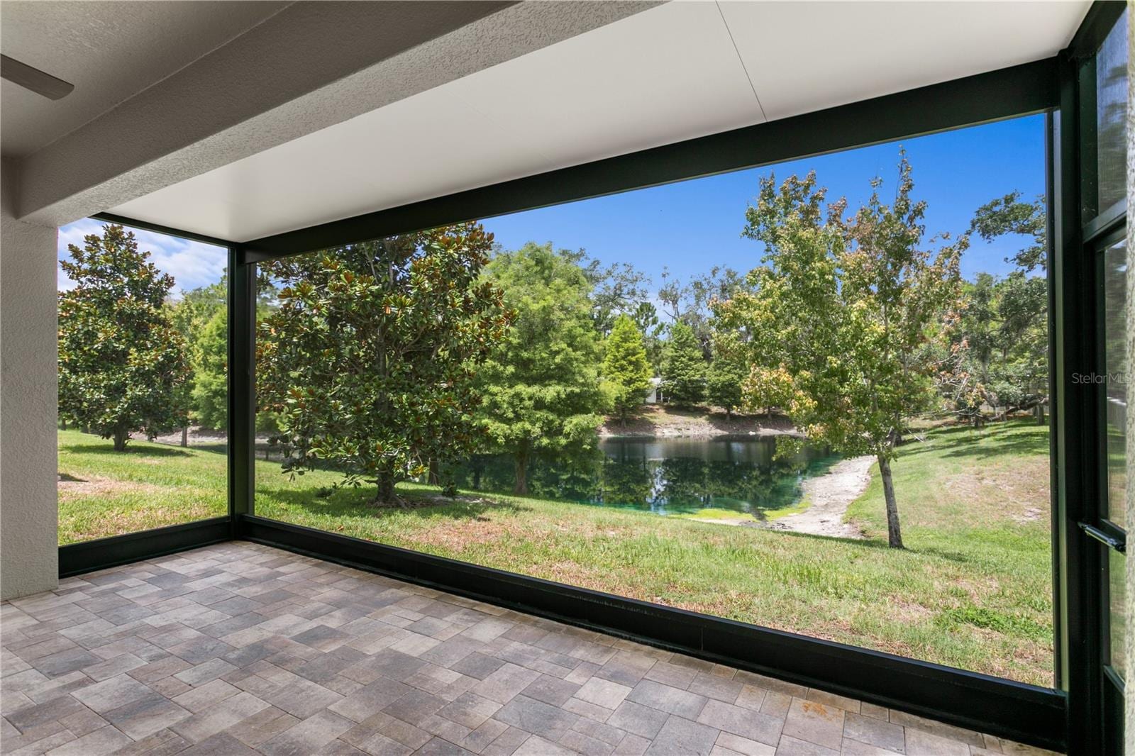 602 Ozona Village Dr photo 2