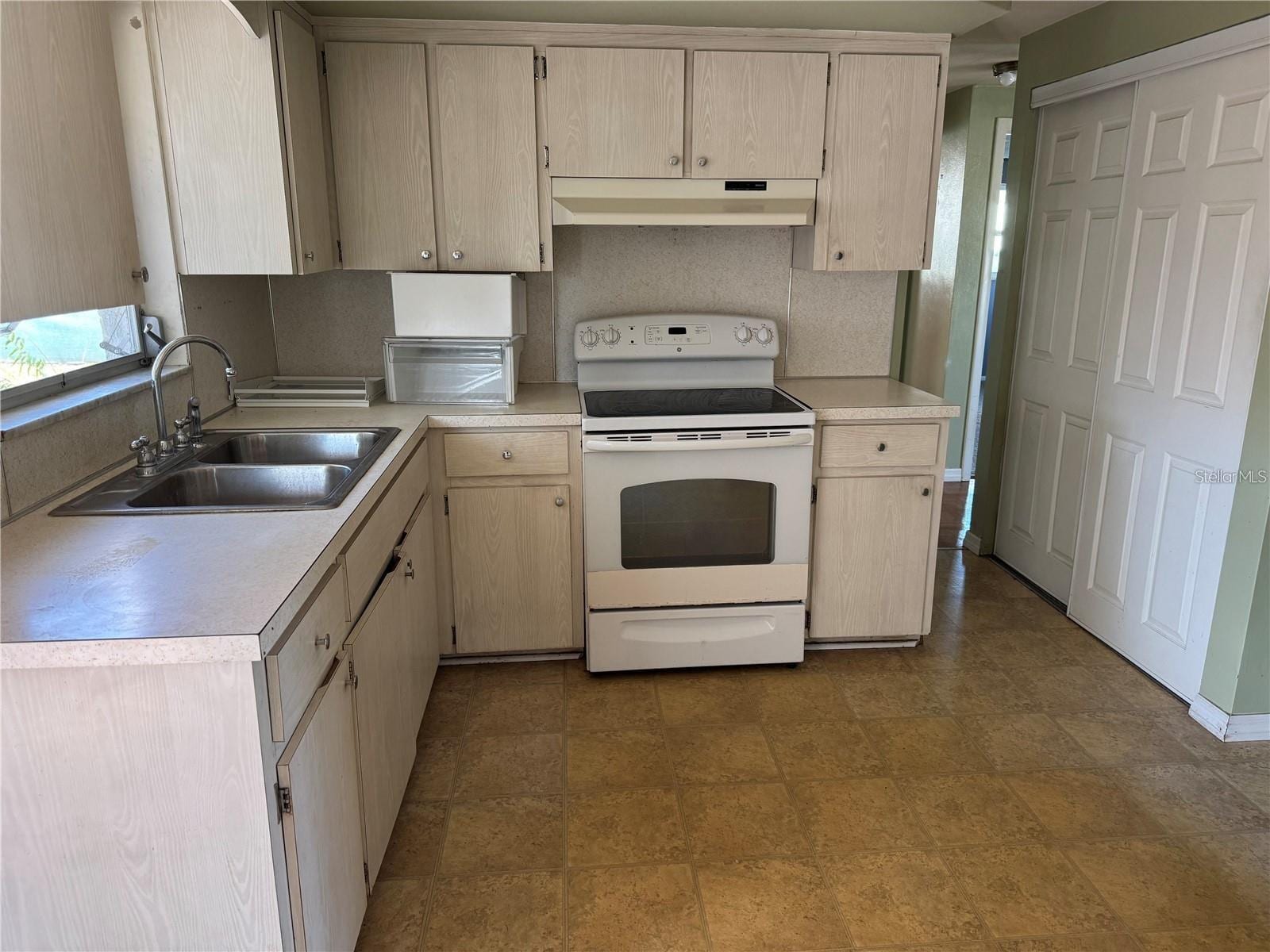 1321 Honor Dr photo 3