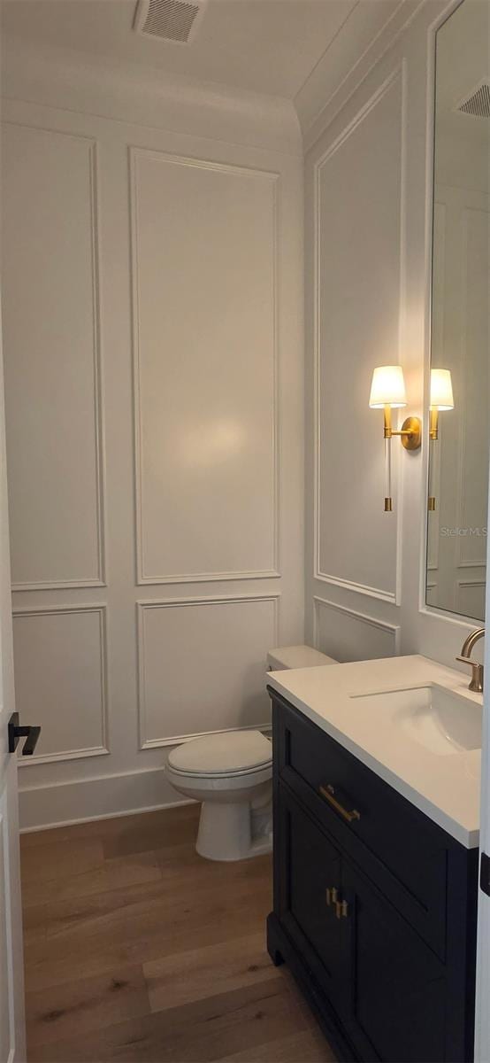 690 Geneva Pl photo 3