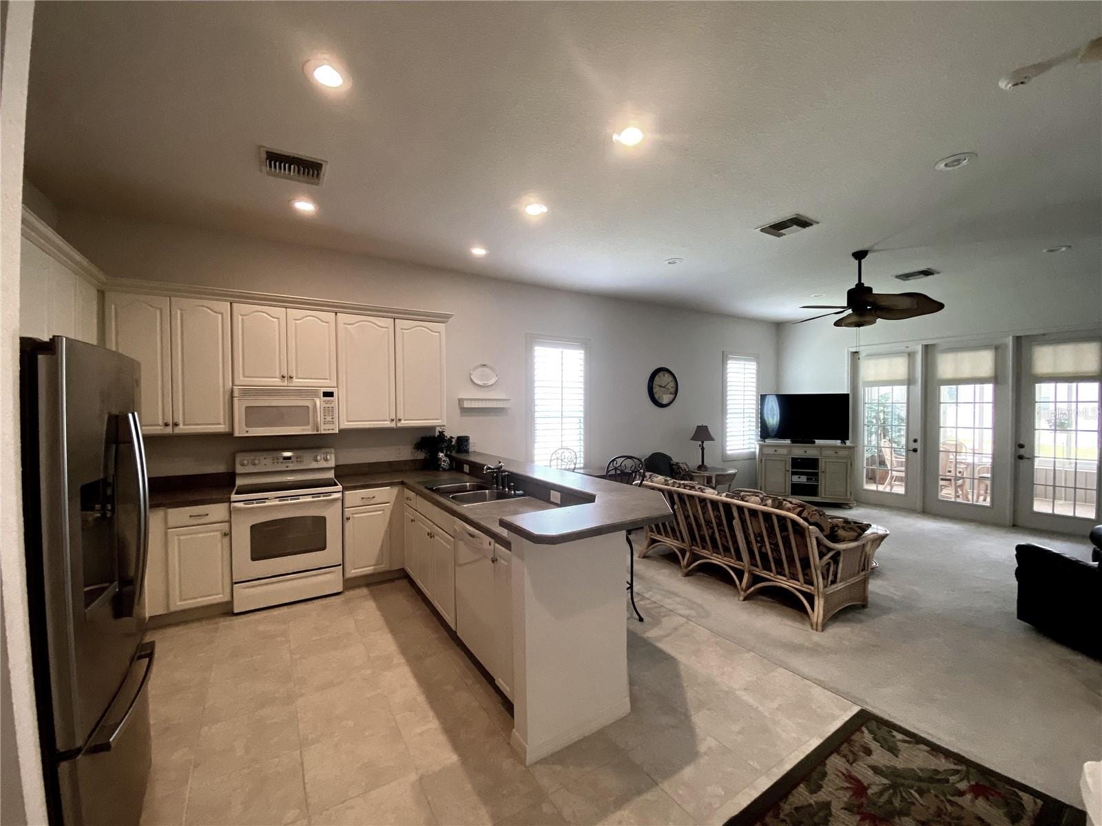 323 Travelers Dr photo 5