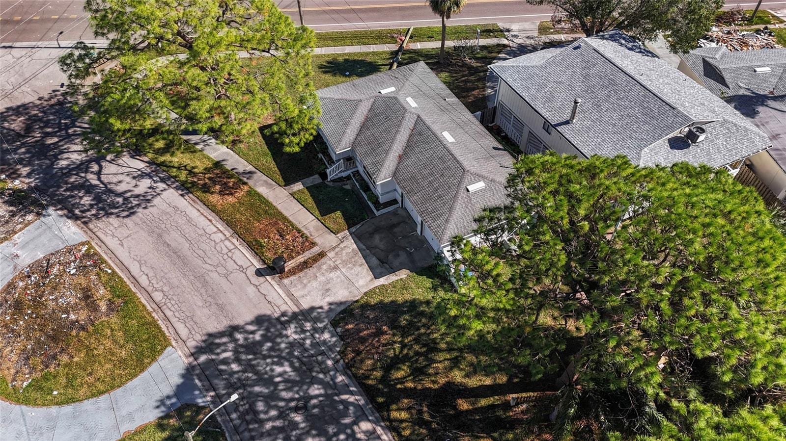 4666 Helena St NE photo 3
