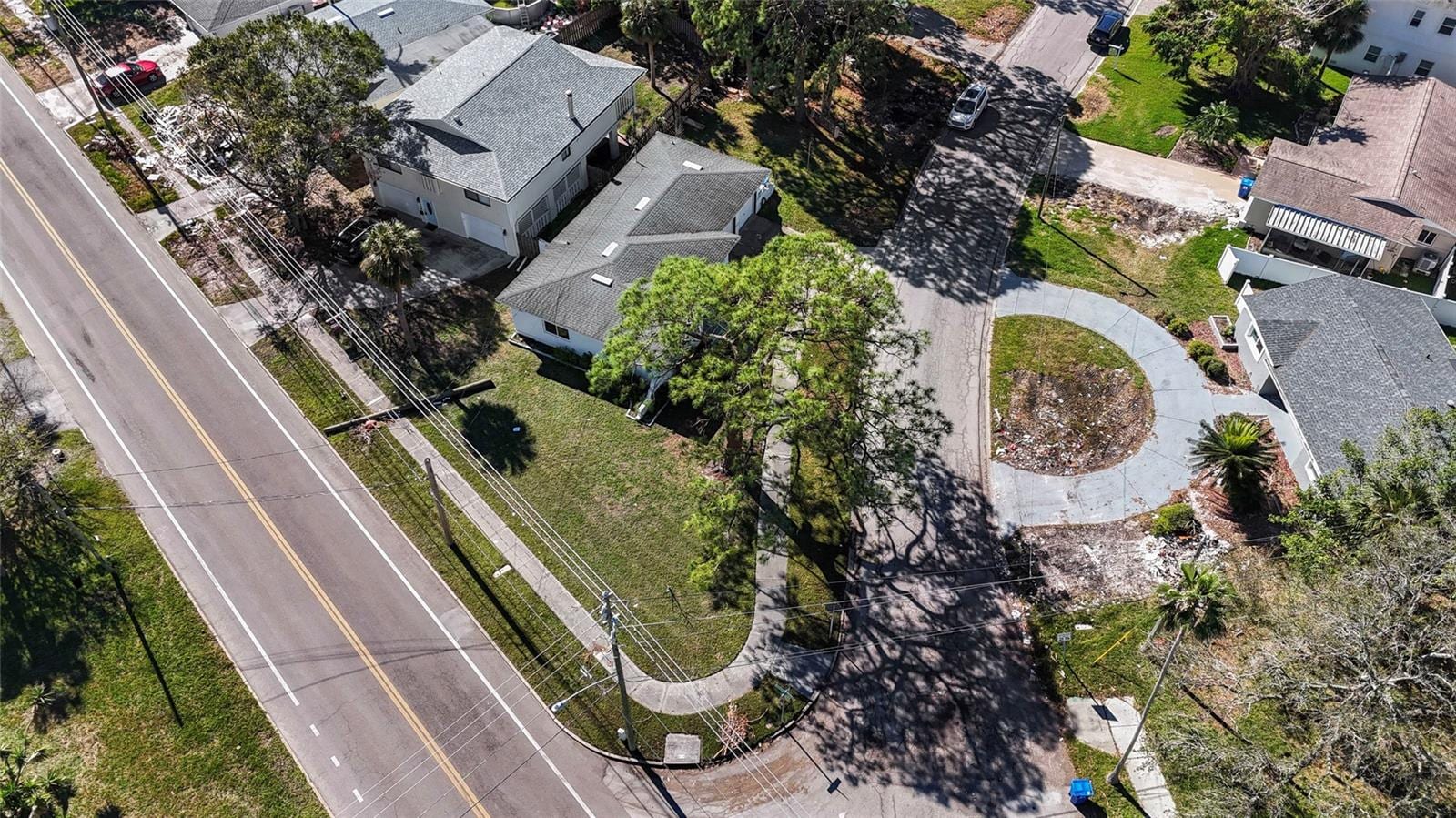 4666 Helena St NE photo 4