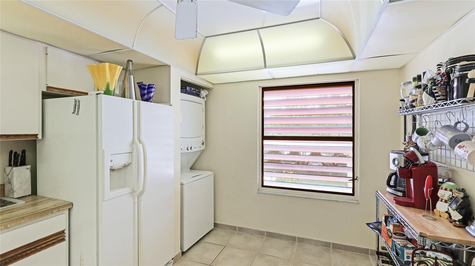 527 Spring Lakes Blvd photo 4