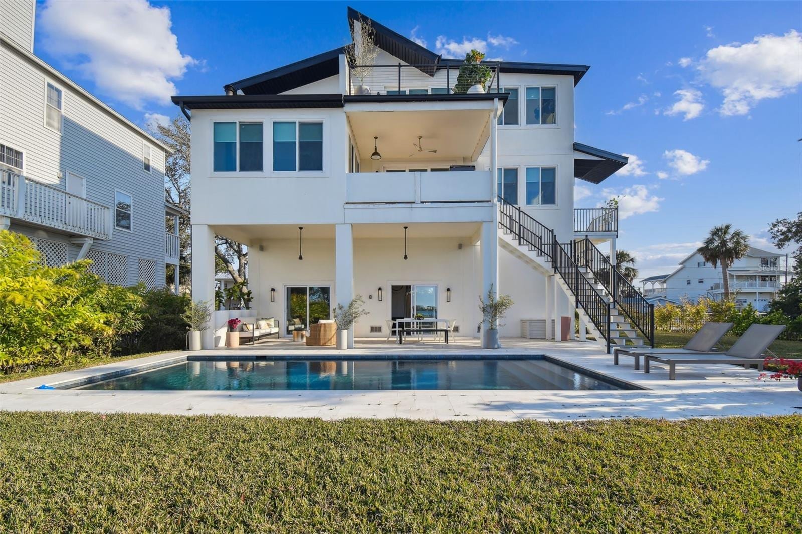 1640 Sea Breeze Dr photo 4