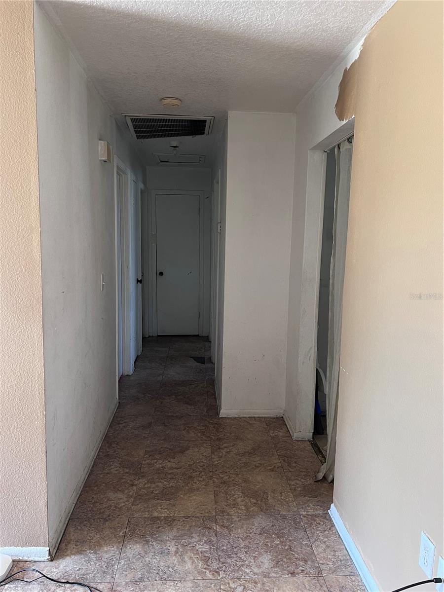 589 Duncan Cir E photo 4