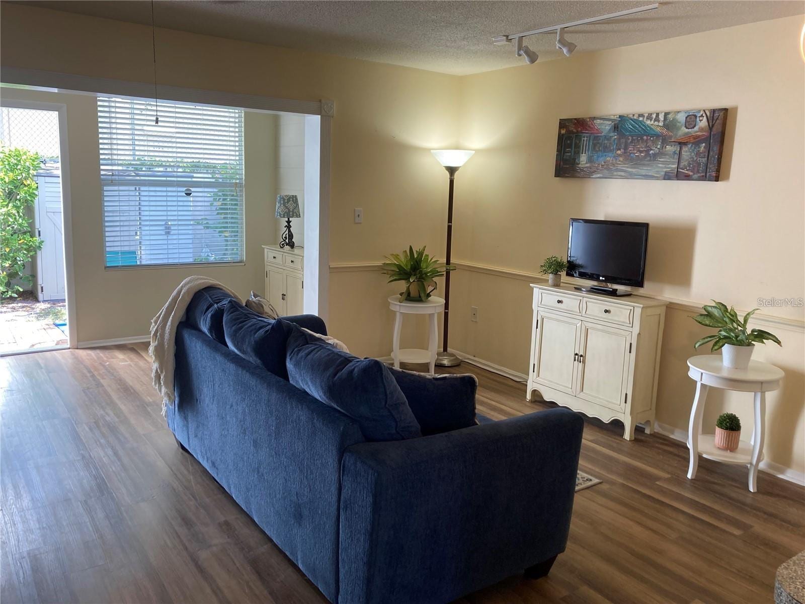 6032 Arlene Way photo 5