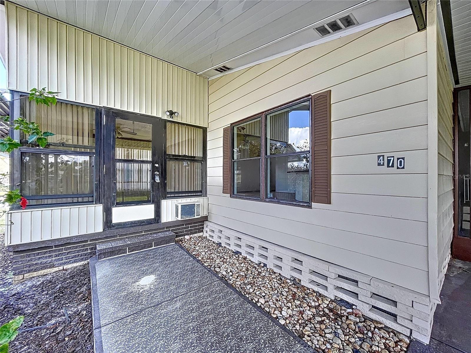 470 Village Cir SW photo 3