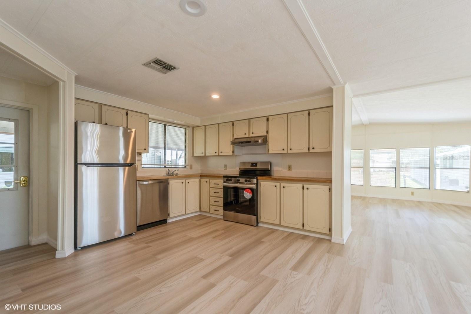 238 Pelican Dr N photo 3